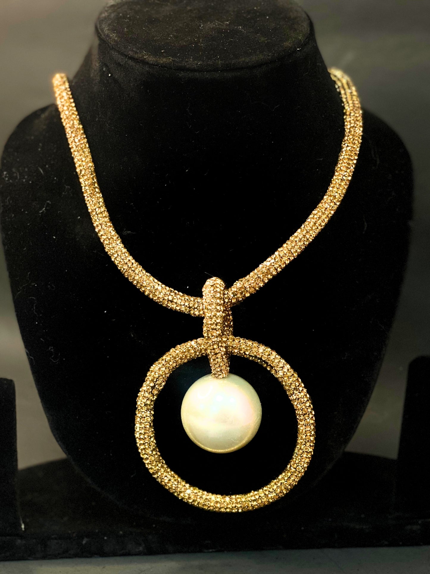 Grand Circle Pearl Pendant – Gold Crystal Mesh Statement Necklace