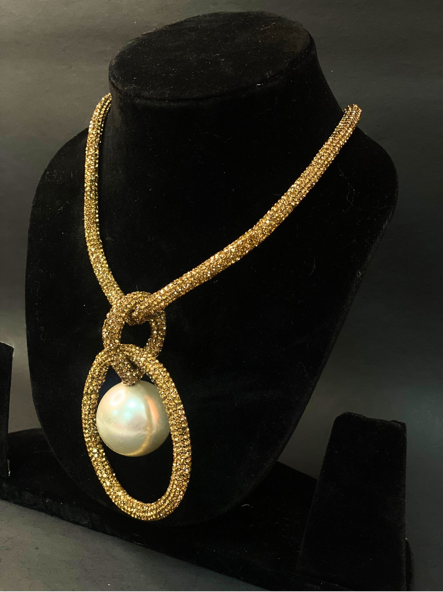 Grand Circle Pearl Pendant – Gold Crystal Mesh Statement Necklace