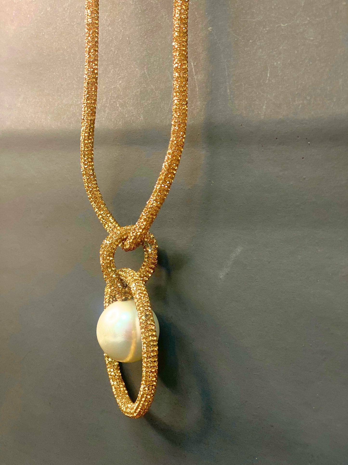 Grand Circle Pearl Pendant – Gold Crystal Mesh Statement Necklace